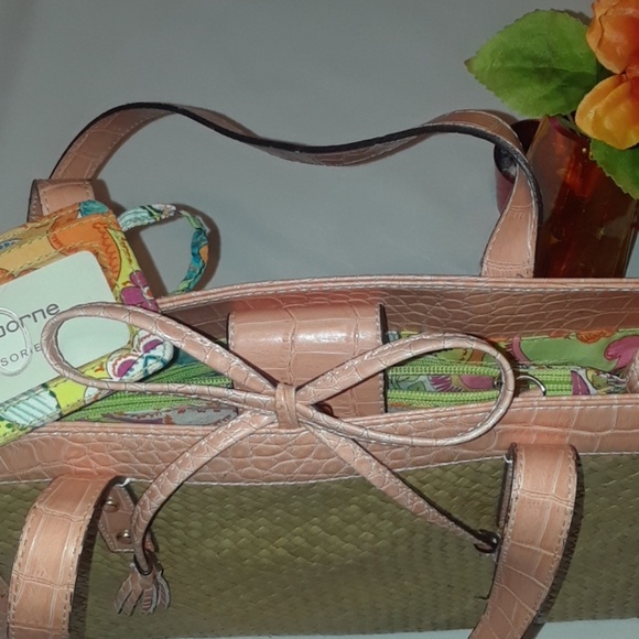 Liz Claiborne Peach Straw Bag - Picture 3 of 4